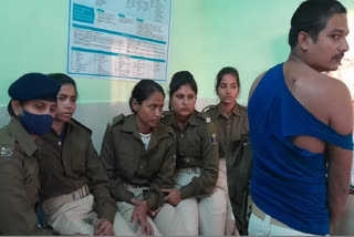 पुलिस पर ग्रामीणों का हमला