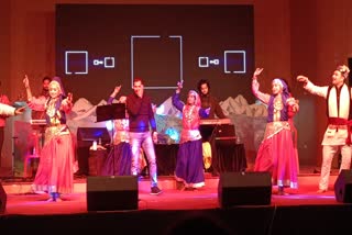 Vicky Chauhan singing at Mussoorie Winter Line Carnival