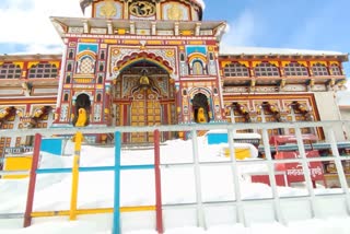 Badrinath beauty increased after heavy snowfall