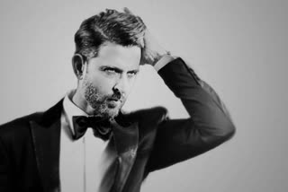 Hrithik gets into Big B mode to talk about his abs
