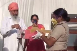 old-man-birthday-celebration-by-kurukshetra-police