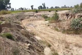 ਨਾਜਾਇਜ਼ ਮਾਈਨਿੰਗ ਕਰਵਾ ਰਿਹਾ 28 ਸਾਲਾ ਮੌਜੂਦਾ ਕਾਂਗਰਸੀ ਸਰਪੰਚ ਮੌਕੇ ਤੇ ਕੀਤਾ  ਗਿਰਫ਼ਤਾਰ