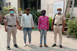 kotwali police arrested two accused for robbing people by dropping money on road