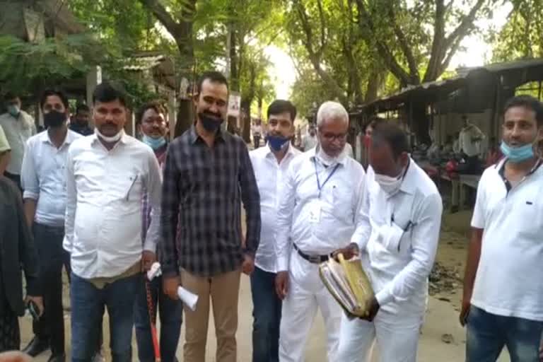अंबेडकरनगर: माफिया अजय सिपाही ने पुलिस पर लगाया आरोप, कहा- नेताओं के इशारे पर हो रही कार्रवाई माफिया अजय सिंह सिपाही.