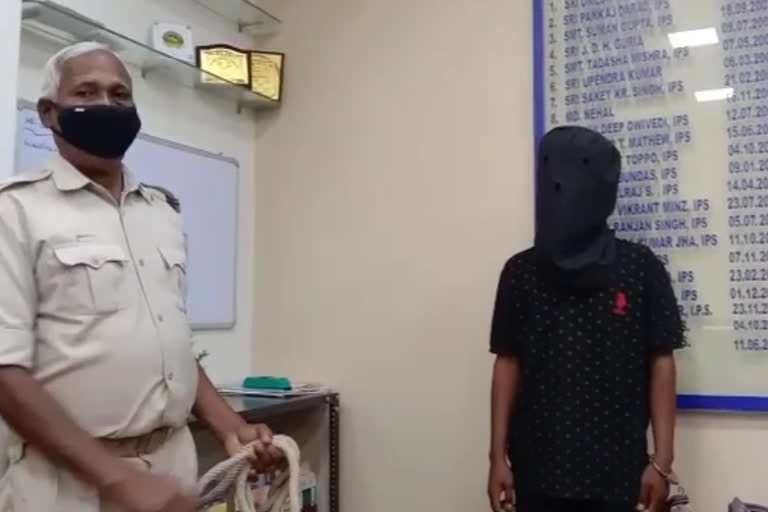 रांचीः महिला पुलिसकर्मी के बेटे को चाकू मारने वाला गिरफ्तार, ये थी वजह हत्या
