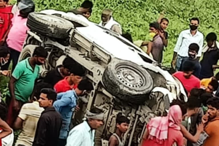 सुपौल: ट्रक ने स्कॉर्पियो में मारी ठोकर, 40 फीट खाई में गिरने से युवक की मौत, 3 घायल सुपौल सड़क हादसा