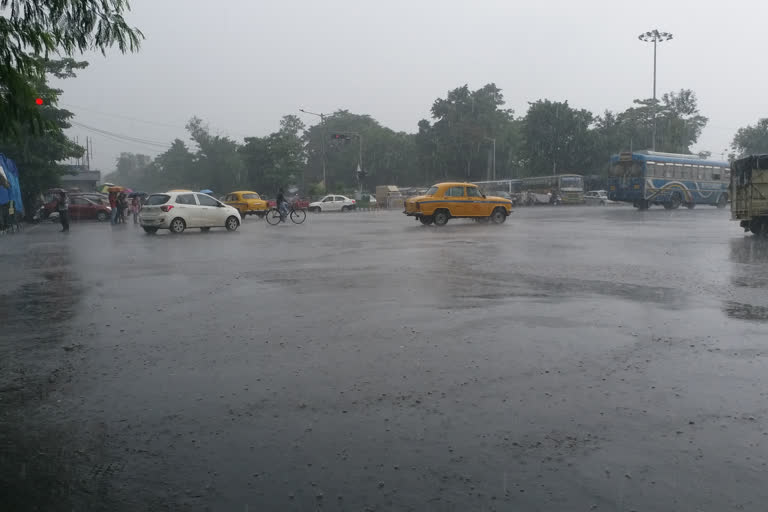 Weather Report : নিম্নচাপের প্রভাবে আজ ও কাল বৃষ্টির পরিমাণ বাড়বে রাজ্যে c