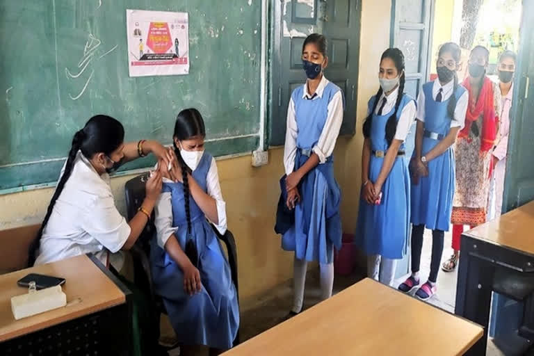 Over 12,27 cr unutilized COVID-19 vaccine doses still available with States, UTs: centre