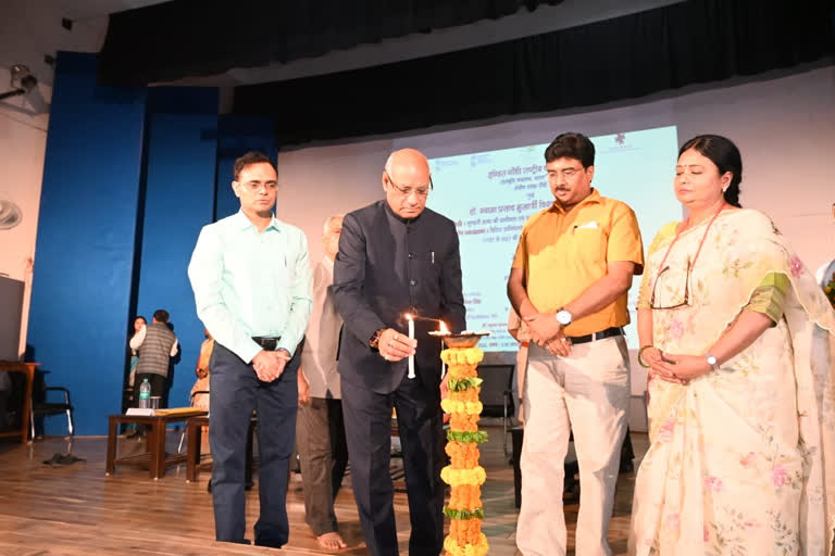 ठीक से नहीं लिखा गया देश का इतिहास, अंग्रेजों के साथ मिलकर तथ्यों को छिपाया गयाः राज्यपाल रमेश बैस Azadi ka Amrit Mahotsav in Dr. Shyama Prasad Mukherjee University Governor said history of country not written properly