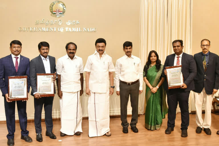 3 மாவட்ட ஆட்சியர்களுக்கு 'பசுமை விருது' cm stalin