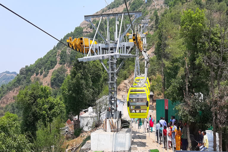 सुरकंडा देवी रोपवे टिकट में गड़बड़झाला!, पर्यटकों का आरोप- 'टिकट काटकर ...