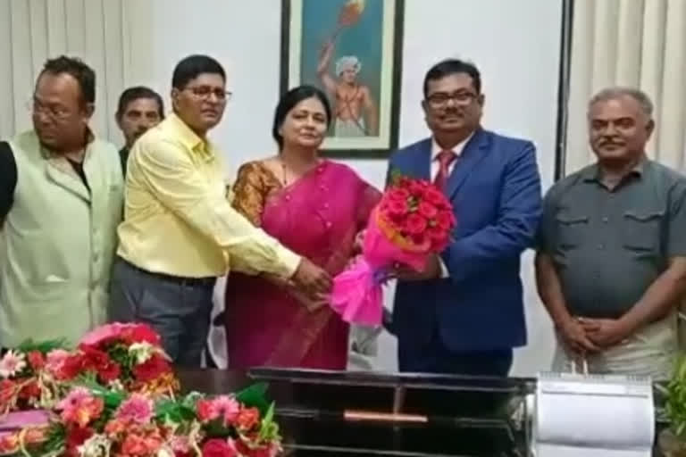 DSPMU के नए कुलपति तपन कुमार शांडिल्य संभाला पदभार, कहा- सेशन लेट न हो ये पहली प्राथमिकता तपन कुमार शांडिल्य ने पदभार ग्रहण