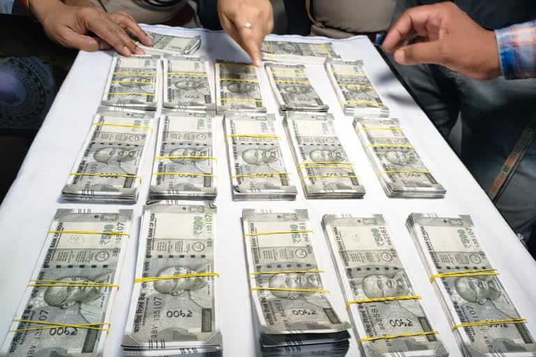 नकली करेंसी के जरिये अफीम का धंधा करने वाले गिरोह का खुलासा, 5 लाख के नकली नोट बरामद fake currency Printing Gangs in Ranchi
