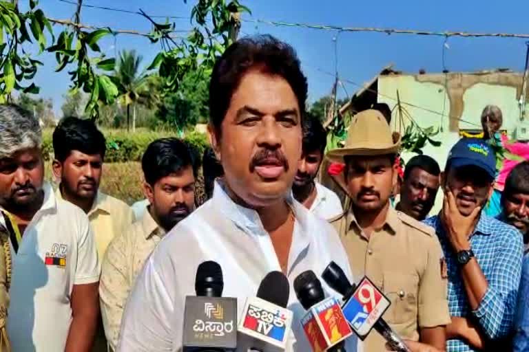ಹೆಬ್ಬೆಟ್ಟು ರಾಜಕೀಯ ಮಾಡುವುದು ದೇವೇಗೌಡರ ಕುಟುಂಬ: ಸಚಿವ ಆರ್ ಅಶೋಕ್