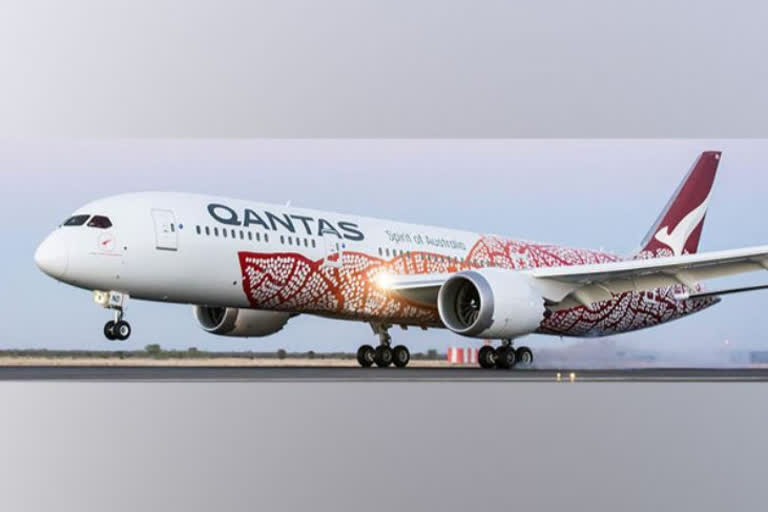 Qantas plane lands safely after mayday call made over ocean Qantas plane lands safely