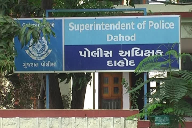 દાહોદમાં ફરજ બજાવતા 10 પી.એસ.આઇ, પોલીસ ઇન્સ્પેક્ટરની આંતરિક બદલીનો ગંજીપો ચીપાયો