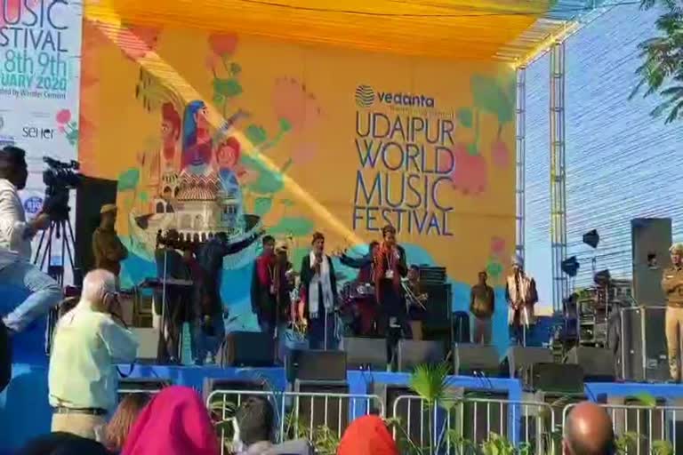 कैदियों ने किया परफॉर्म, Prisoners perform