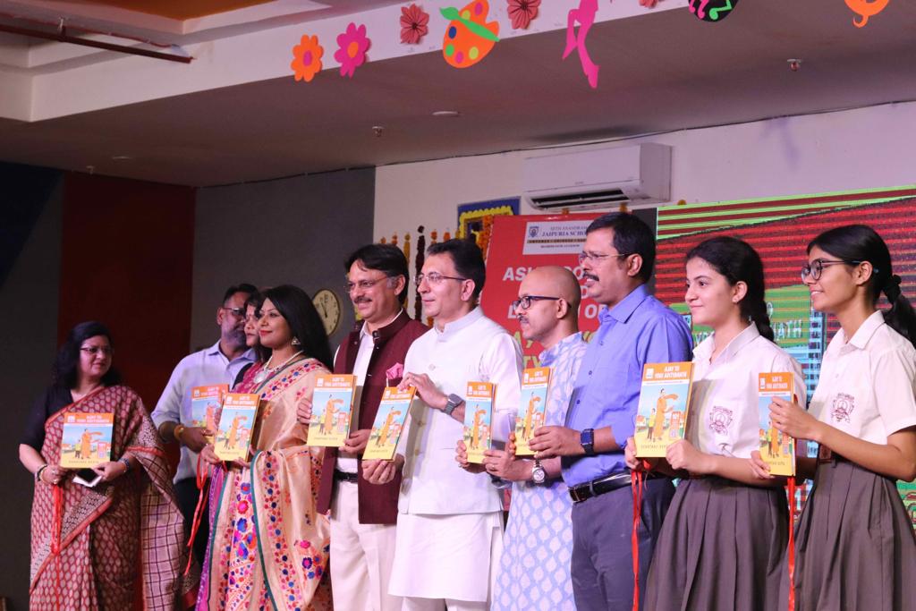 नाॅवेल अजय टू योगी आदित्यनाथ की लाॅचिंग सेरेमनी.
